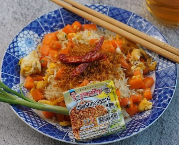 หมี่ผัดน้ำพริกกุ้งสวรรค์ | แนะนำเมนูอร่อยจากน้ำพริกรุ่งเจริญ