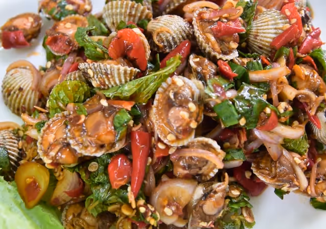 แนะนำเมนูอร่อยจากน้ำพริกรุ่งเจริญ | ยำหอยแครงน้ำพริกเผา