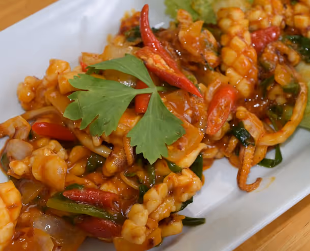 ปลาหมึกผัดน้ำพริกเผาไข่เค็ม | แนะนำเมนูอร่อยจากน้ำพริกรุ่งเจริญ